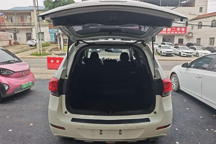 Used Haval H6 2015 Upgraded Model 1.5T Manual Two-Wheel Drive Elite Version Trunk