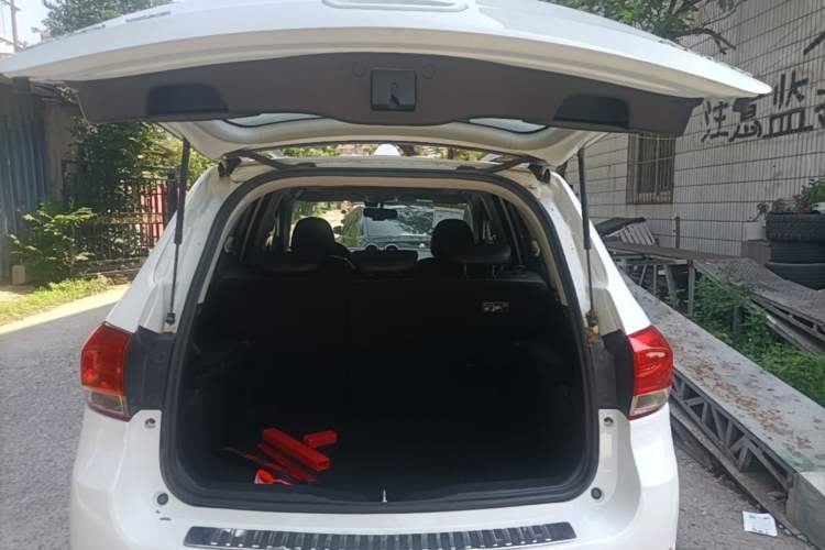 Used Haval H6 2015 Upgraded Model 1.5T Manual Two-Wheel Drive Elite Version Trunk