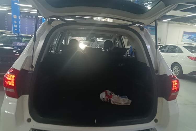 Used Haval H6 2015 Sport Edition 1.5T Automatic Two-Wheel Drive Luxury Model Trunk
