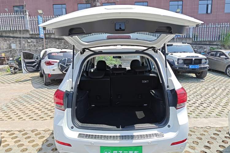 Used Haval H6 2015 Upgraded Model 1.5T Manual 4x4 Elite Version Trunk