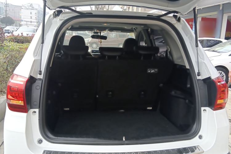 Used Haval H6 2015 Revised Version Sport Edition 1.5T Manual Transmission Two-Wheel Drive Elite Grade Trunk
