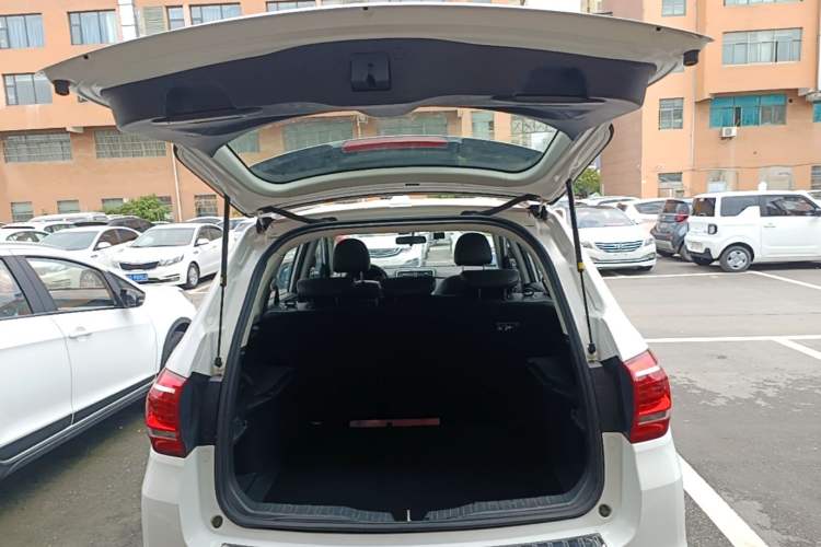 Used Haval H6 2015 Sport Edition 1.5T Manual Two-Wheel Drive Elite Model Trunk