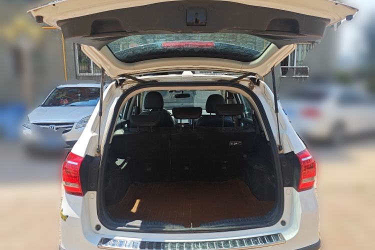 Used Haval H6 2015 Revised Version Sport Edition 1.5T Manual Transmission Two-Wheel Drive Elite Grade Trunk