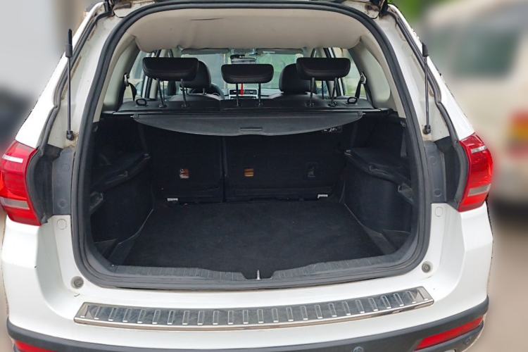 Used Haval H6 2015 Upgraded Model 1.5T Manual Two-Wheel Drive Prestige Version Trunk