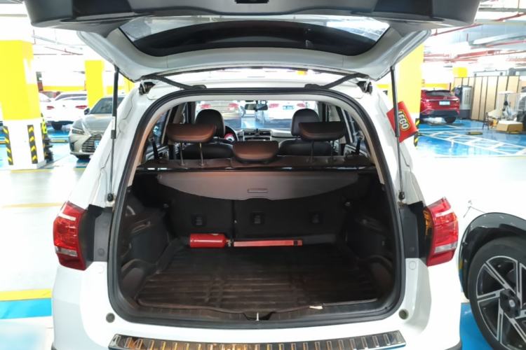 Used Haval H6 2015 Sport Edition 1.5T Automatic Two-Wheel Drive Luxury Model Trunk