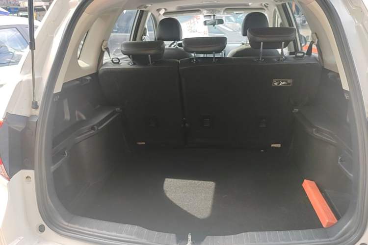 Used Haval H6 2015 Upgraded Model 1.5T Manual Two-Wheel Drive Elite Version Trunk