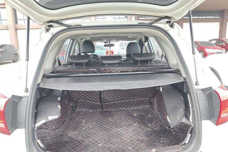 Used Haval H6 2015 Sport Edition 1.5T Automatic Two-Wheel Drive Luxury Model Trunk