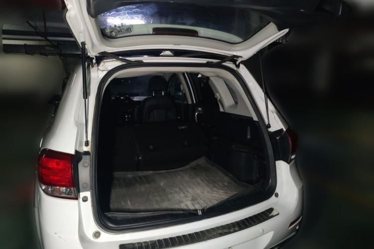 Used Haval H6 2015 Upgraded Model 1.5T Manual Two-Wheel Drive Elite Version Trunk