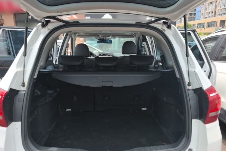 Used Haval H6 2015 Revised Version Sport Edition 1.5T Manual Transmission Two-Wheel Drive Elite Grade Trunk
