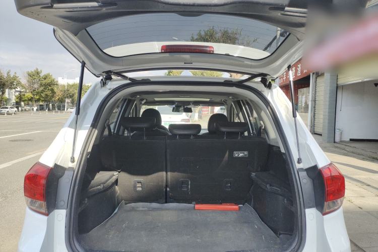 Used Haval H6 2015 Upgraded Model 1.5T Manual Two-Wheel Drive Elite Version Trunk