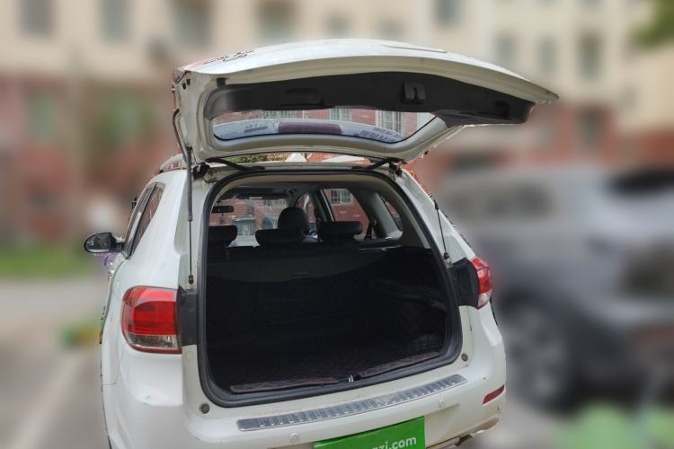 Used Haval H6 2015 Upgraded Model 1.5T Manual Two-Wheel Drive Elite Version Trunk