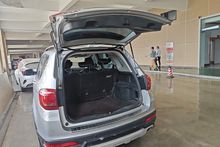 Used Haval H6 2015 Revised Version Sport Edition 1.5T Manual Transmission Two-Wheel Drive Elite Grade Trunk