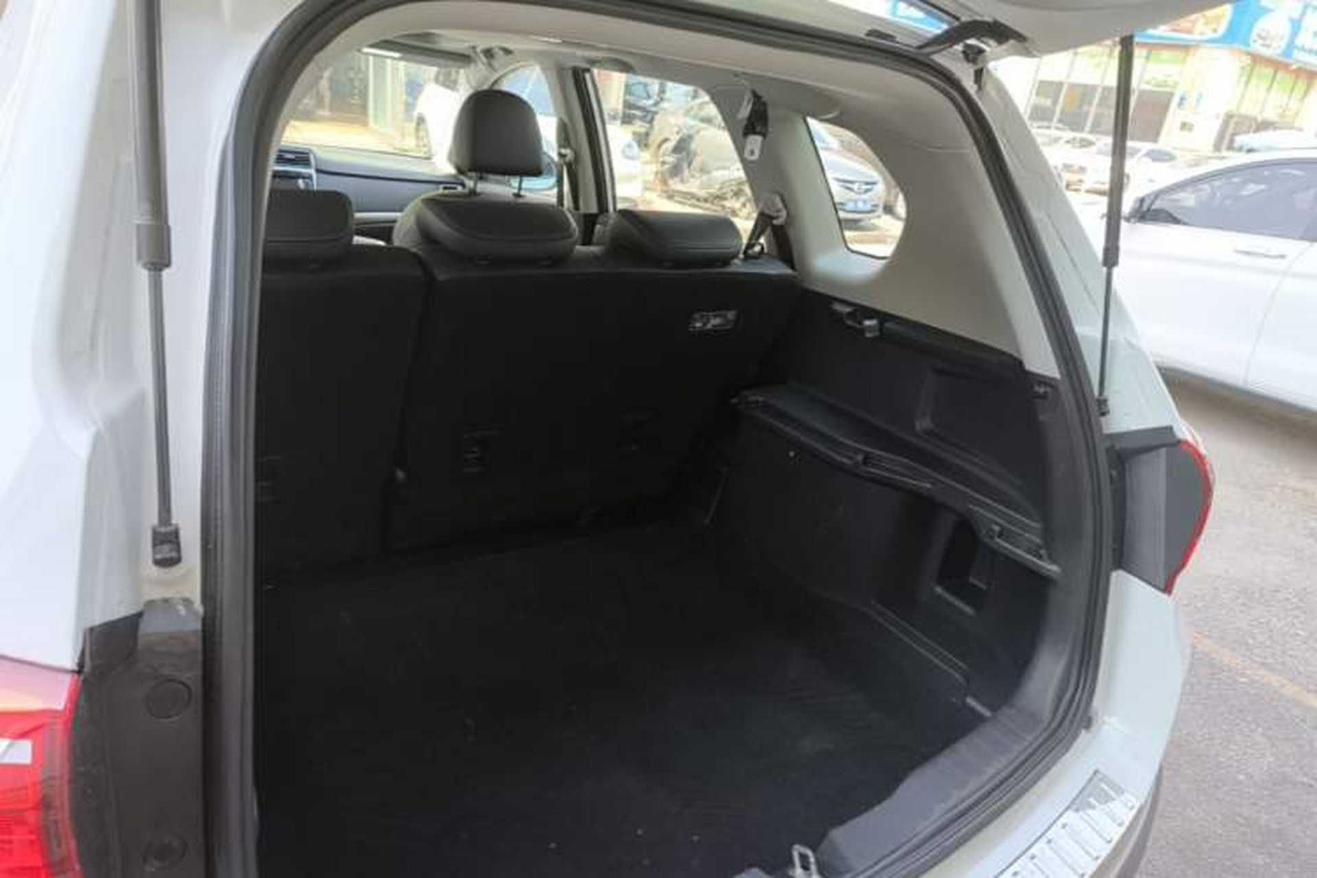Used Haval H6 2015 Sport Edition 1.5T Automatic Two-Wheel Drive Luxury Model Trunk