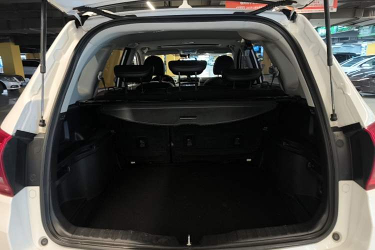 Used Haval H6 2015 Revised Version Sport Edition 1.5T Manual Transmission Two-Wheel Drive Elite Grade Trunk