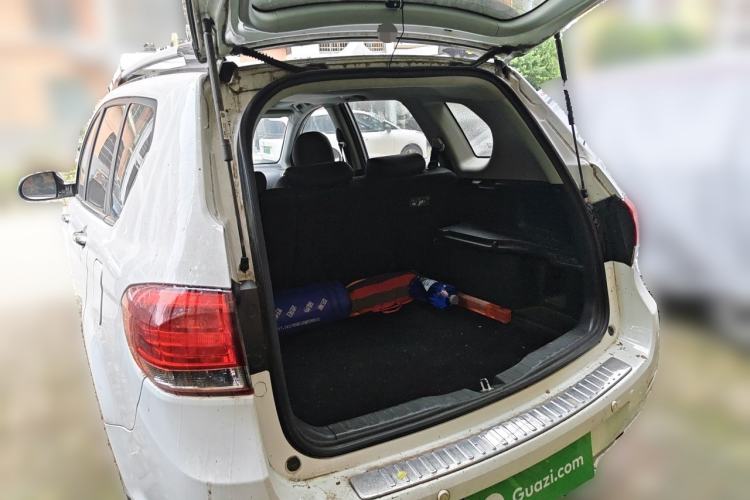 Used Haval H6 2015 Upgraded Model 1.5T Manual Two-Wheel Drive Elite Version Trunk