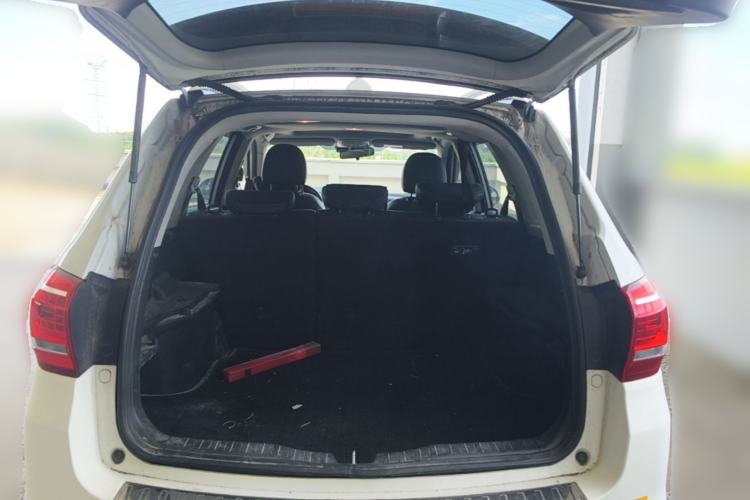 Used Haval H6 2015 Revised Version Sport Edition 1.5T Manual Transmission Two-Wheel Drive Elite Grade Trunk