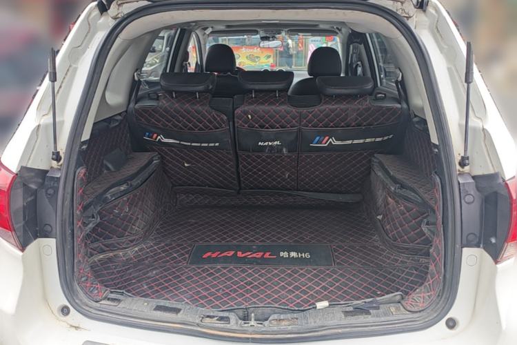 Used Haval H6 2015 Upgraded Model 1.5T Manual Two-Wheel Drive Elite Version Trunk