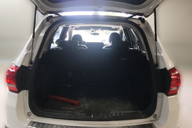 Used Haval H6 2015 Revised Version Sport Edition 1.5T Manual Transmission Two-Wheel Drive Elite Grade Trunk