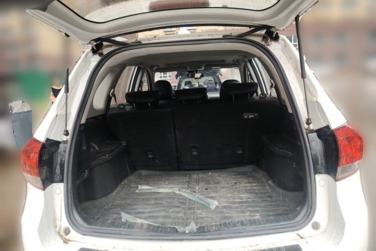 Used Haval H6 2015 Upgraded Model 1.5T Manual Two-Wheel Drive Elite Version Trunk