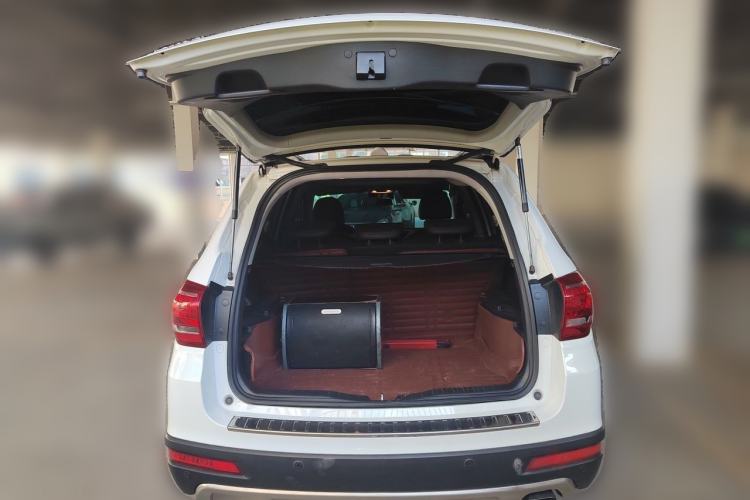 Used Haval H6 2015 Revised Version Sport Edition 1.5T Manual Transmission Two-Wheel Drive Elite Grade Trunk