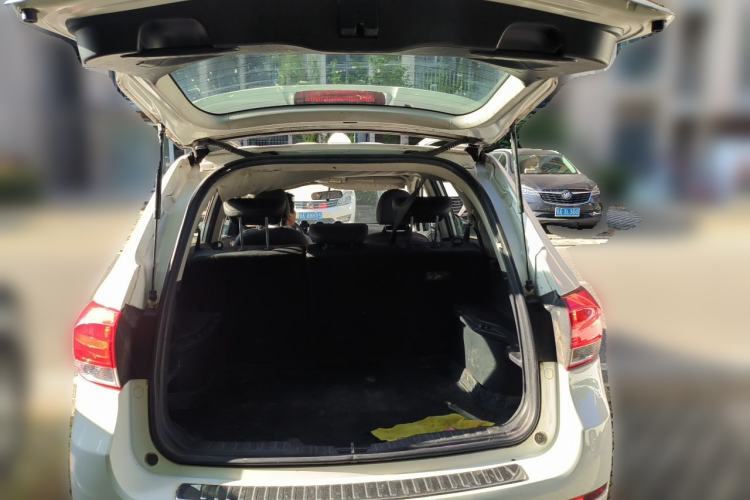 Used Haval H6 2015 Upgraded Model 1.5T Manual Two-Wheel Drive Elite Version Trunk