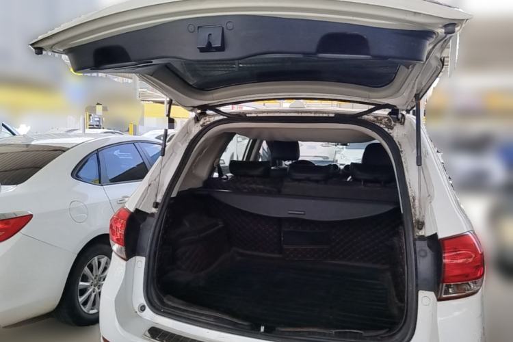 Used Haval H6 2015 Upgraded Model 1.5T Manual Two-Wheel Drive Elite Version Trunk