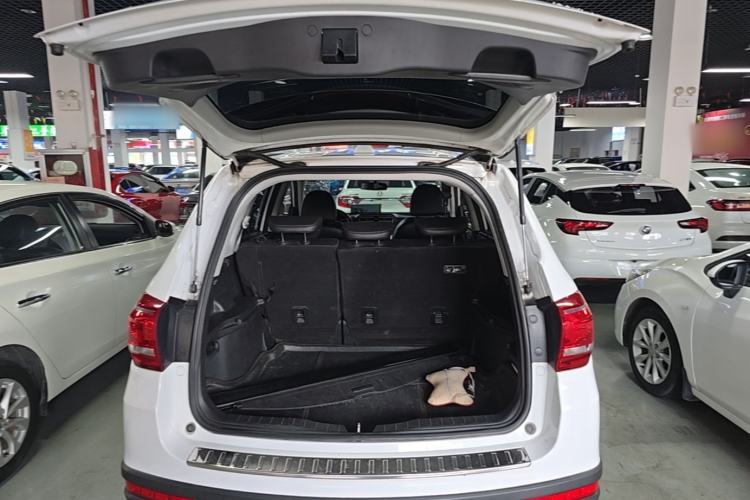 Used Haval H6 2015 Sport Edition 1.5T Automatic Two-Wheel Drive Luxury Model Trunk