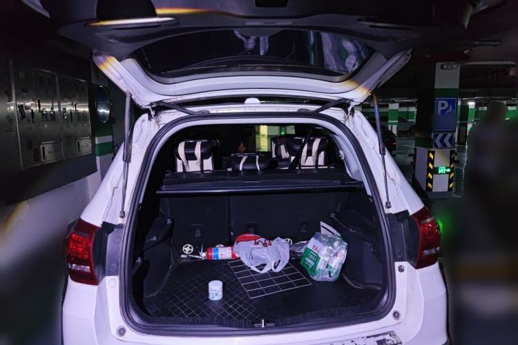 Used Haval H6 2015 Sport Edition 1.5T Automatic Two-Wheel Drive Luxury Model Trunk