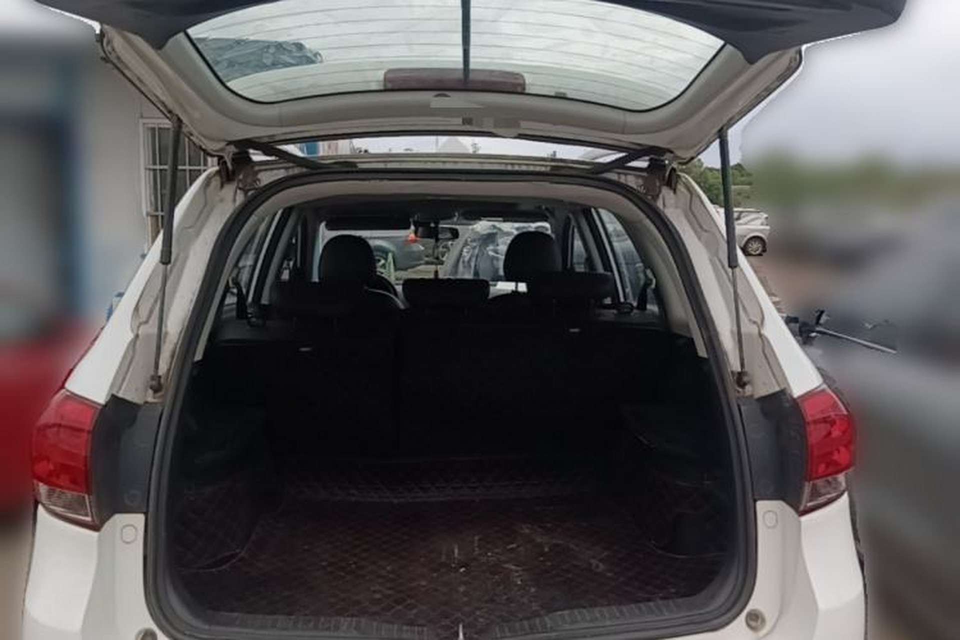 Used Haval H6 2015 Upgraded Model 1.5T Manual Two-Wheel Drive Elite Version Trunk
