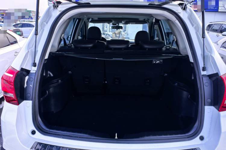 Used Haval H6 2015 Sport Edition 1.5T Automatic Two-Wheel Drive Luxury Model Trunk