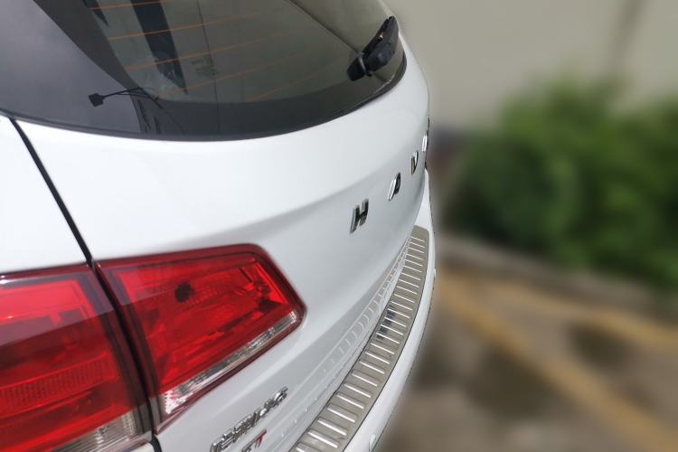Used Haval H6 2015 Upgraded Model 1.5T Manual Two-Wheel Drive Elite Version Trunk