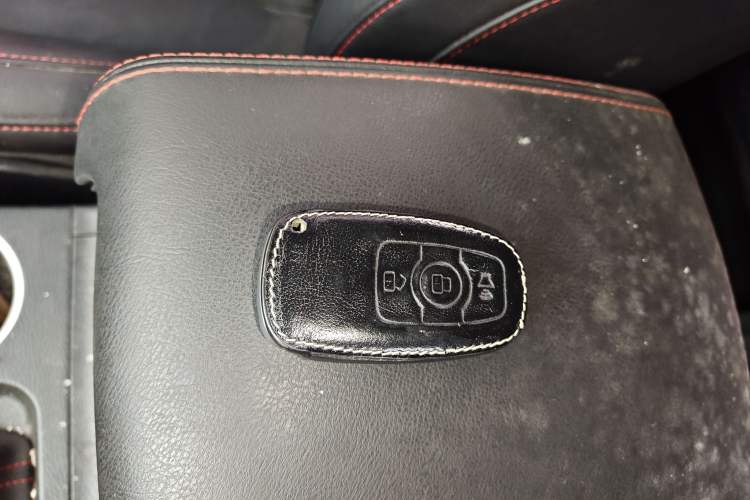 Used Haval H6 2015 Revised Version Sport Edition 1.5T Manual Transmission Two-Wheel Drive Elite Grade Vehicle Key