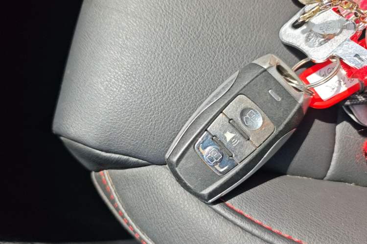 Used Haval H6 2015 Sport Edition 1.5T Automatic Two-Wheel Drive Luxury Model Vehicle Key