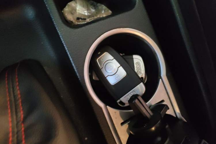 Used Haval H6 2015 Revised Version Sport Edition 1.5T Manual Transmission Two-Wheel Drive Elite Grade Vehicle Key