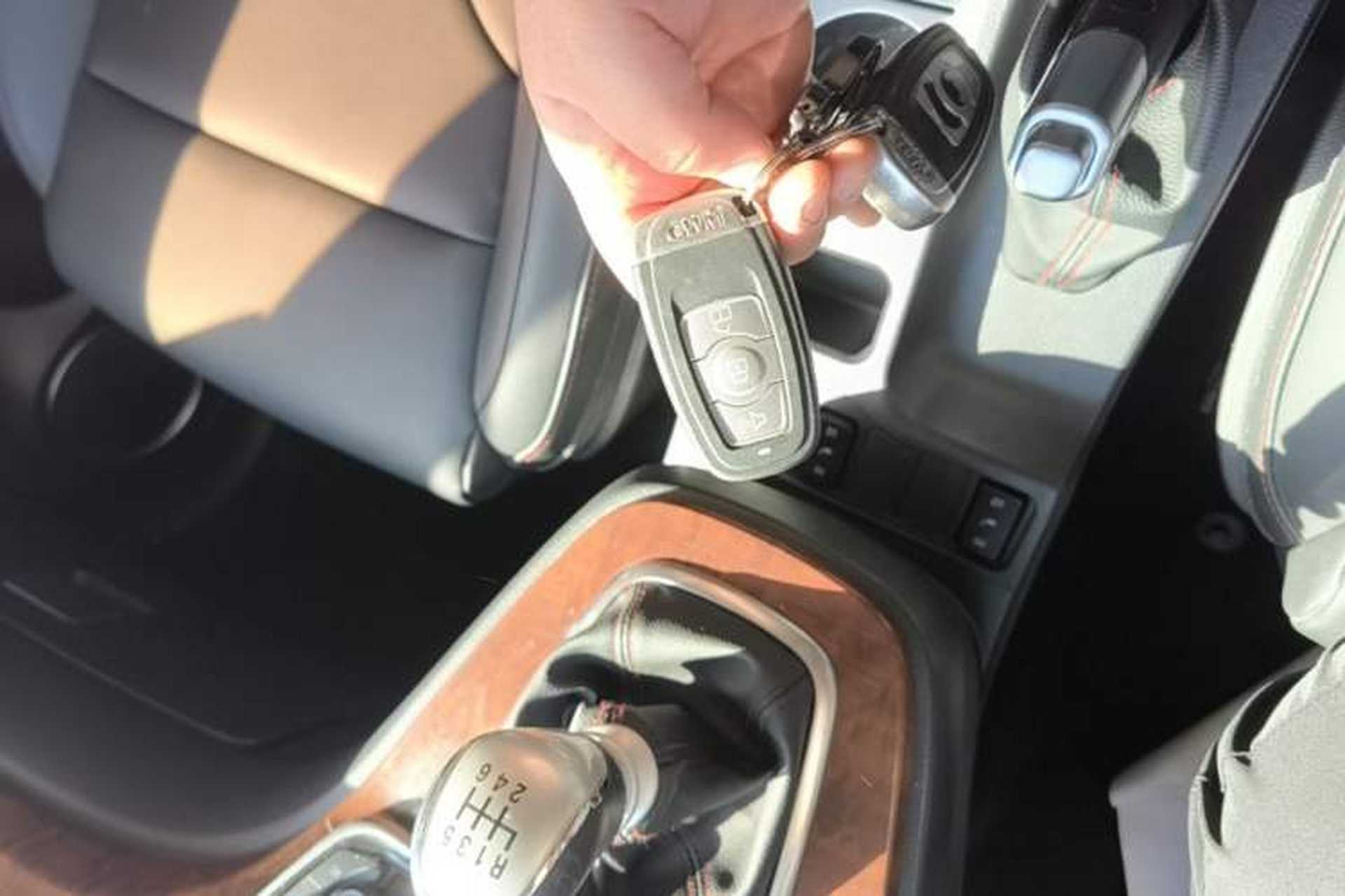 Used Haval H6 2015 Revised Version Sport Edition 1.5T Manual Transmission Two-Wheel Drive Elite Grade Vehicle Key