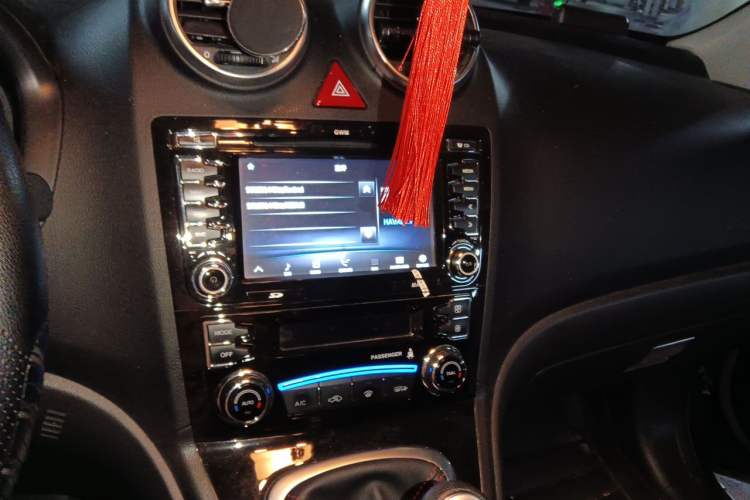 Used Haval H6 2016 Upgraded Model 1.5T Manual Two-Wheel Drive Elite Version Audio And AC Panel