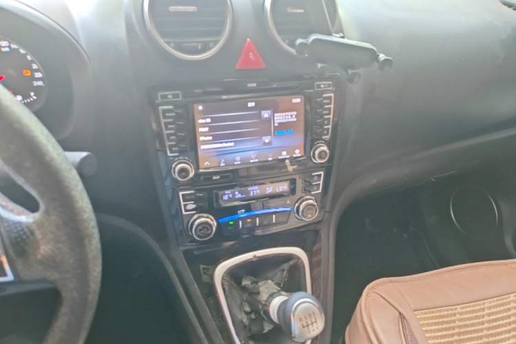 Used Haval H6 2016 Upgraded Model 1.5T Manual Two-Wheel Drive Elite Version Audio And AC Panel