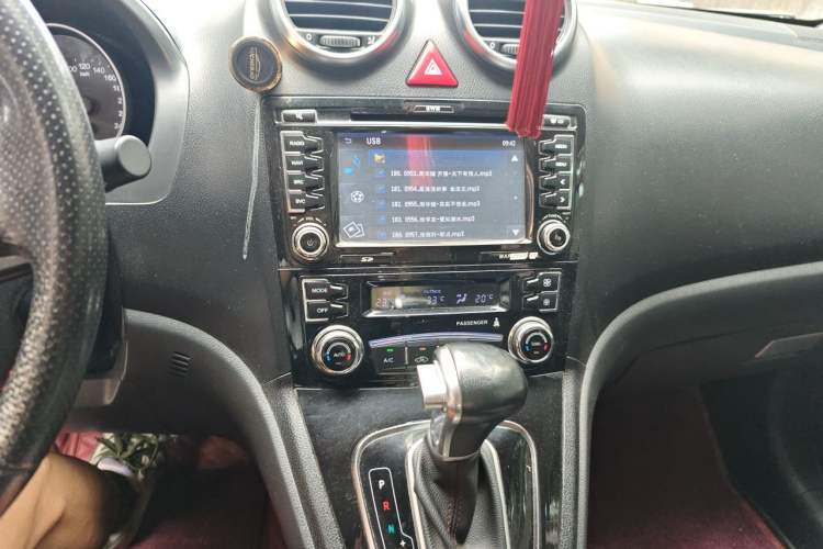 Used Haval H6 2016 Upgraded Model 1.5T Automatic Two-Wheel Drive Elite Version Audio And AC Panel