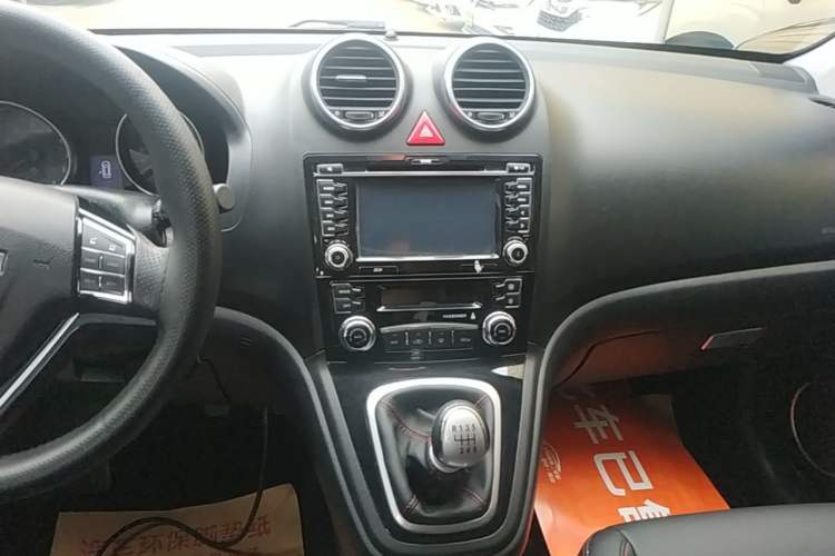 Used Haval H6 2016 Upgraded Model 1.5T Manual Two-Wheel Drive Elite Version Audio And AC Panel