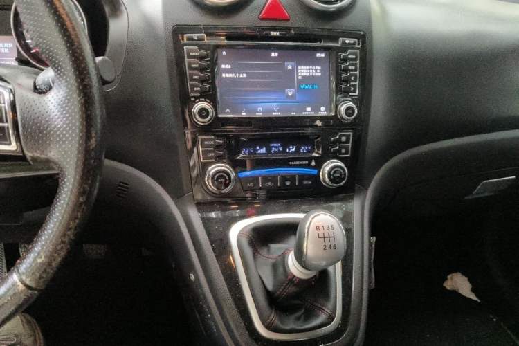 Used Haval H6 2016 Upgraded Model 1.5T Manual Two-Wheel Drive Elite Version Audio And AC Panel