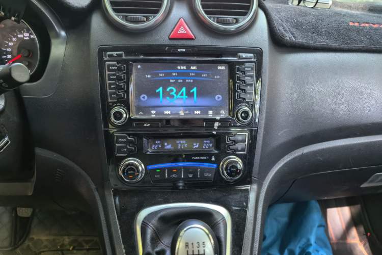 Used Haval H6 2016 Upgraded Model 1.5T Manual Two-Wheel Drive Elite Version Audio And AC Panel
