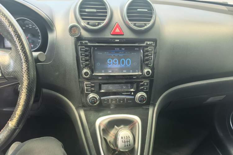 Used Haval H6 2016 Upgraded Model 1.5T Manual Two-Wheel Drive Elite Version Audio And AC Panel