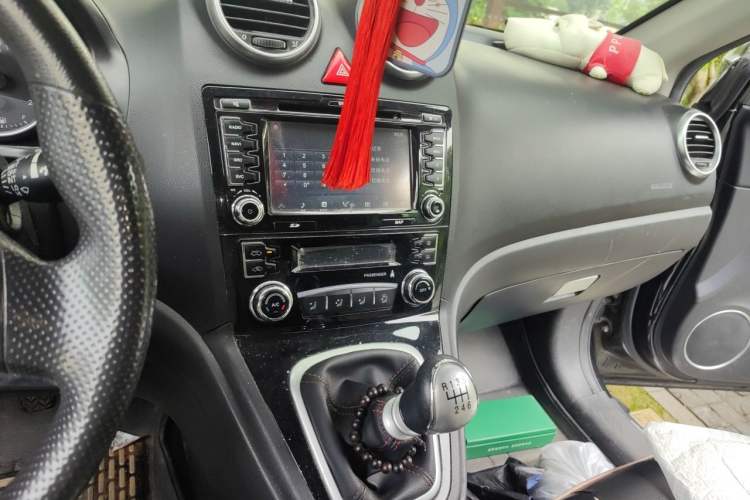 Used Haval H6 2016 Upgraded Model 1.5T Manual Two-Wheel Drive Urban Version Audio And AC Panel