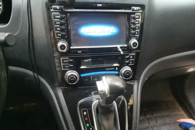 Used Haval H6 2016 Upgraded Model 1.5T Automatic Two-Wheel Drive Elite Version Audio And AC Panel