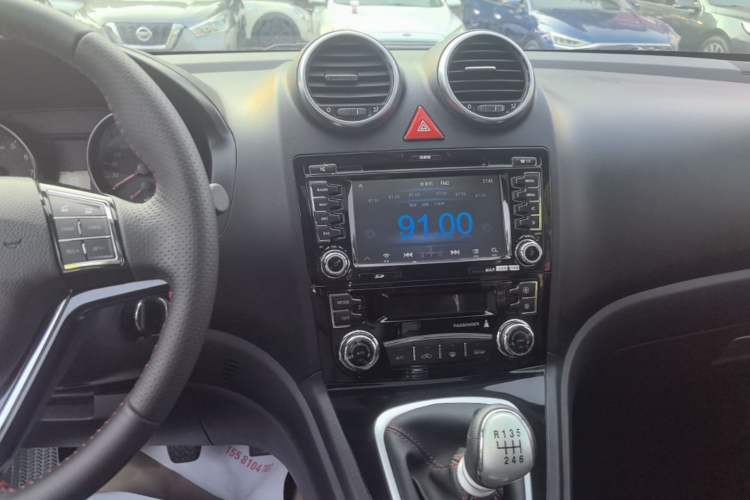 Used Haval H6 2016 Upgraded Model 1.5T Manual Two-Wheel Drive Elite Version Audio And AC Panel