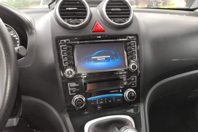Used Haval H6 2016 Upgraded Model 1.5T Manual Two-Wheel Drive Elite Version Audio And AC Panel