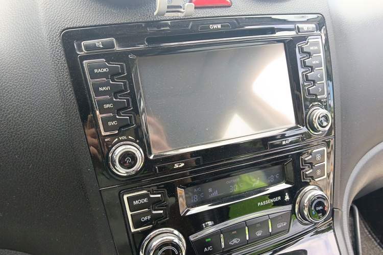 Used Haval H6 2016 Upgraded Model 1.5T Manual Two-Wheel Drive Elite Version Audio And AC Panel