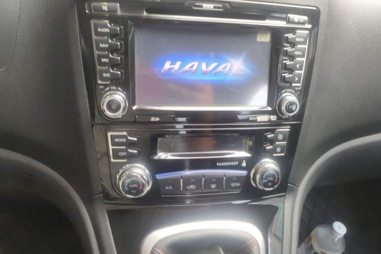 Used Haval H6 2016 Upgraded Model 1.5T Manual Two-Wheel Drive Elite Version Audio And AC Panel