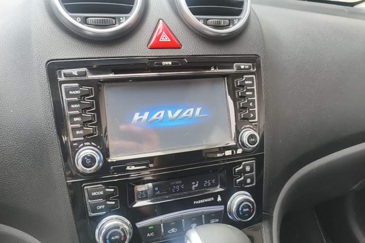 Used Haval H6 2016 Upgraded Model 1.5T Automatic Two-Wheel Drive Elite Version Audio And AC Panel