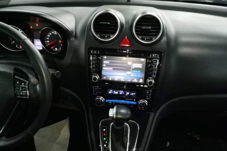 Used Haval H6 2016 Upgraded Model 1.5T Automatic Two-Wheel Drive Elite Version Audio And AC Panel